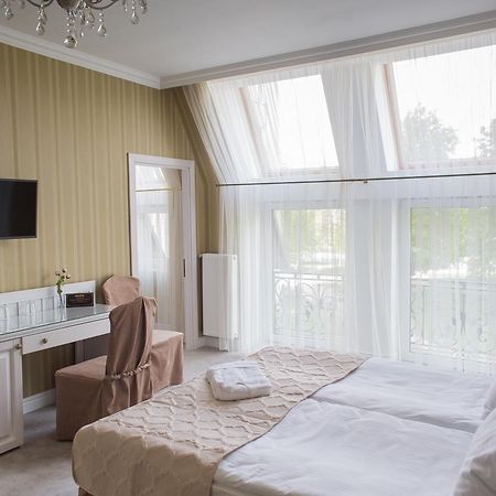Boutique Hotel Deluxe カームヤネツィ・ポジーリシクィイ エクステリア 写真