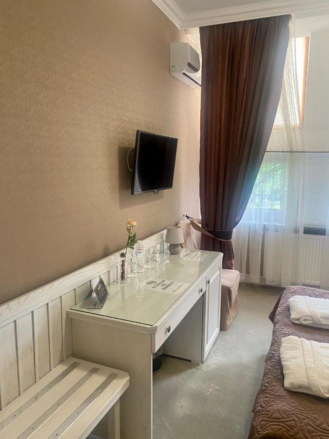 Boutique Hotel Deluxe カームヤネツィ・ポジーリシクィイ エクステリア 写真