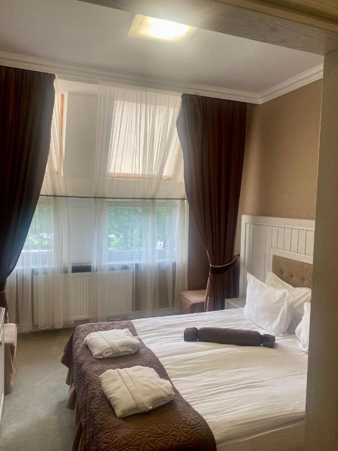 Boutique Hotel Deluxe カームヤネツィ・ポジーリシクィイ エクステリア 写真