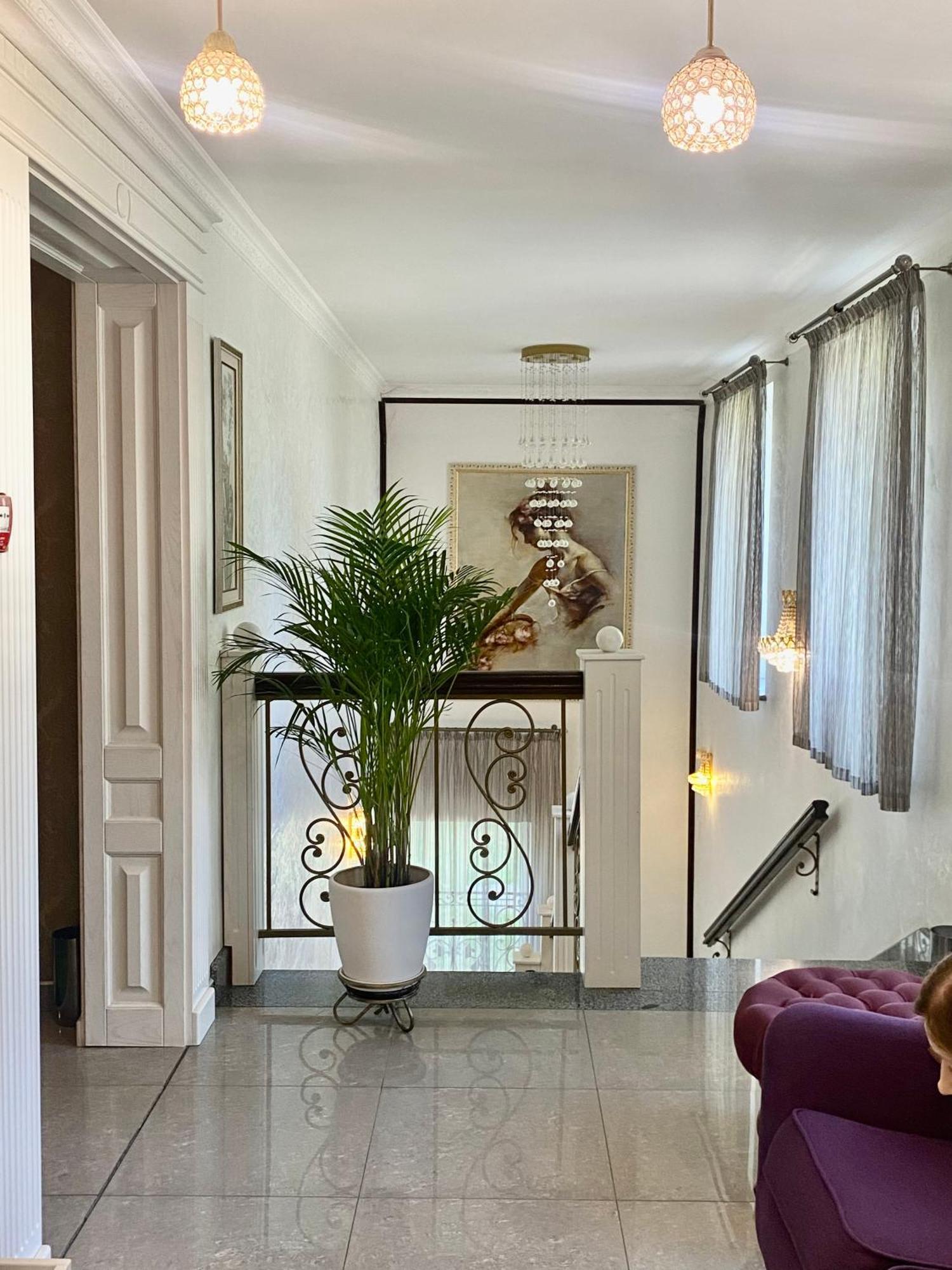 Boutique Hotel Deluxe カームヤネツィ・ポジーリシクィイ エクステリア 写真
