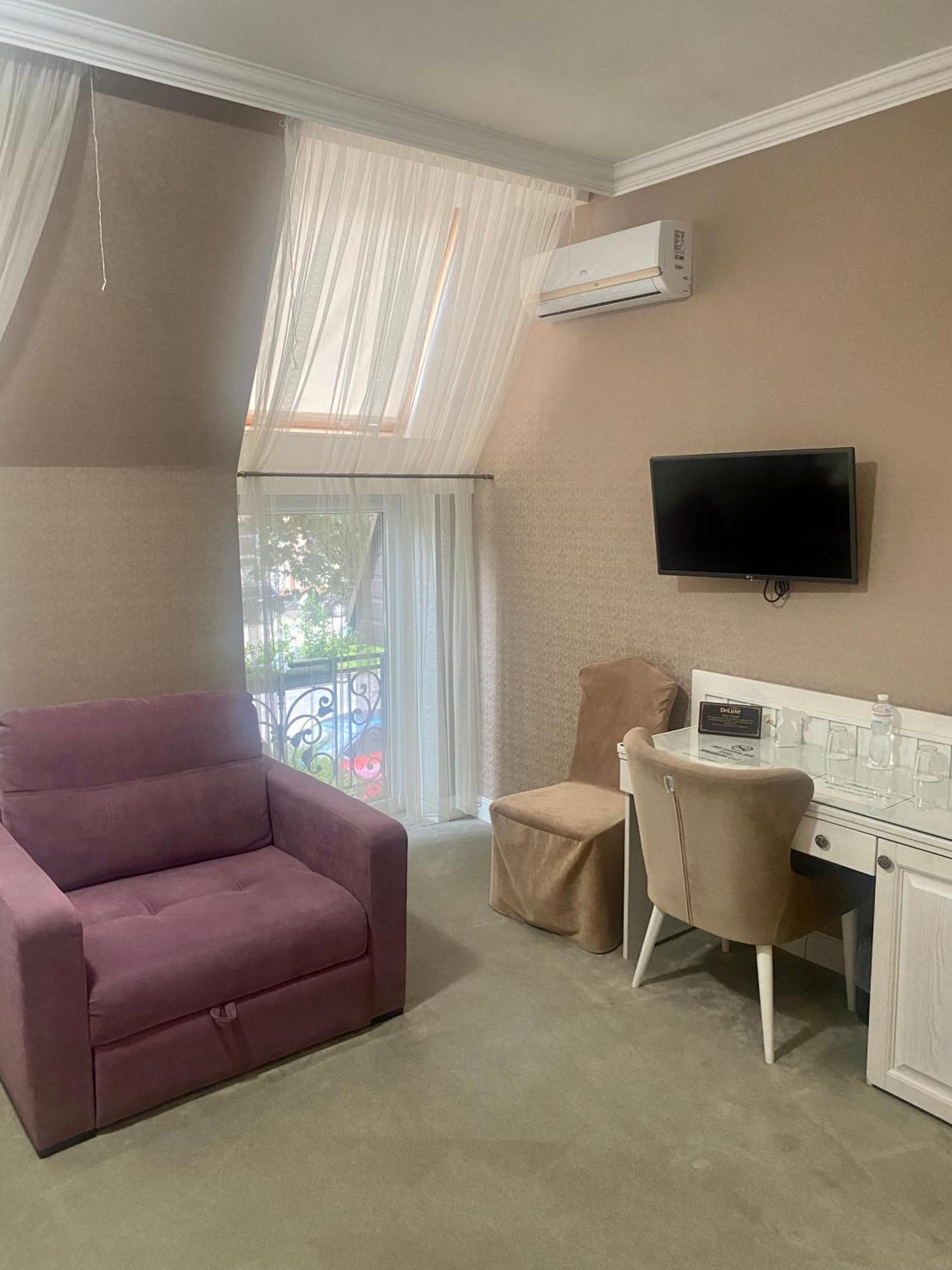 Boutique Hotel Deluxe カームヤネツィ・ポジーリシクィイ エクステリア 写真