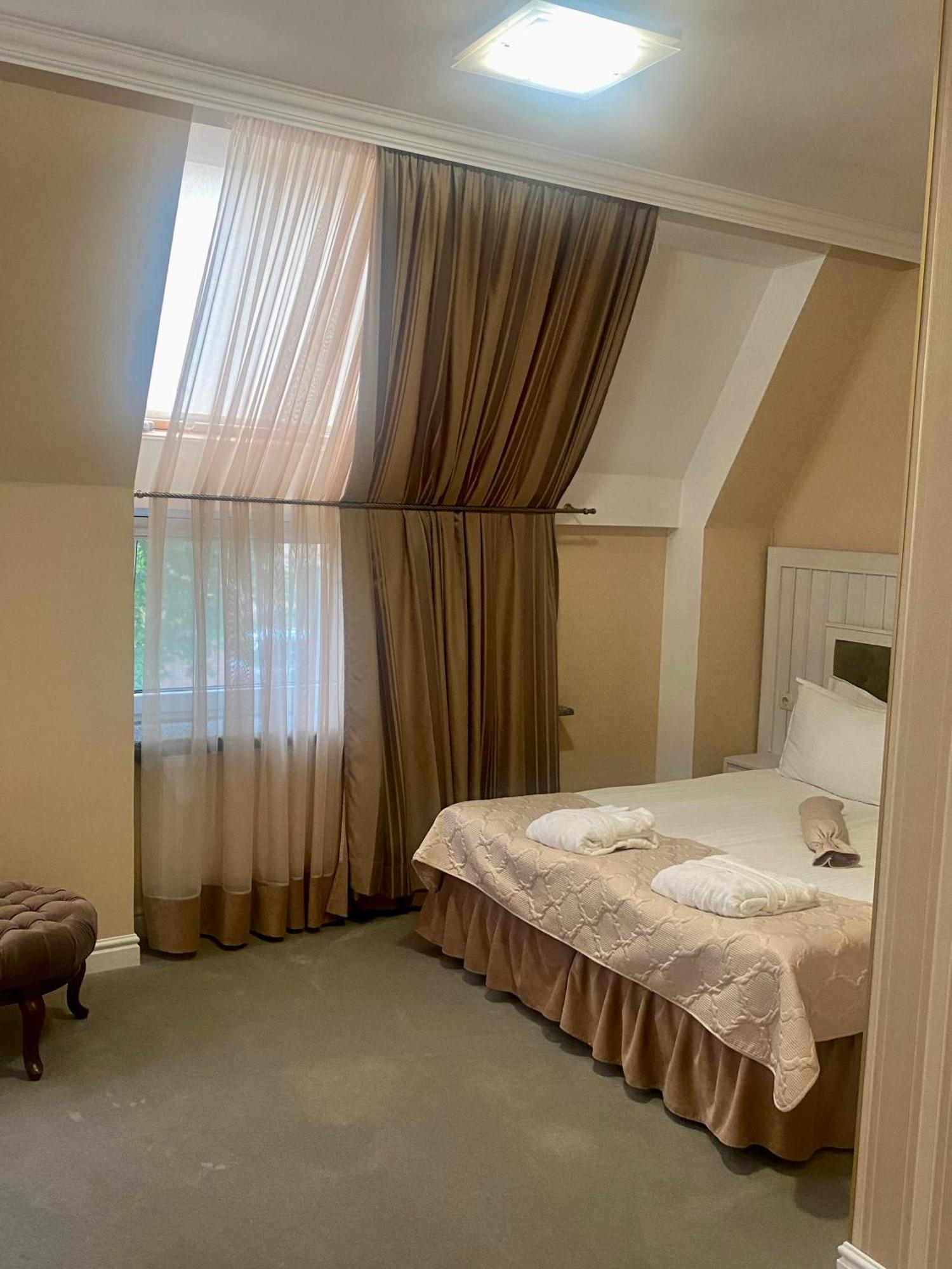 Boutique Hotel Deluxe カームヤネツィ・ポジーリシクィイ エクステリア 写真