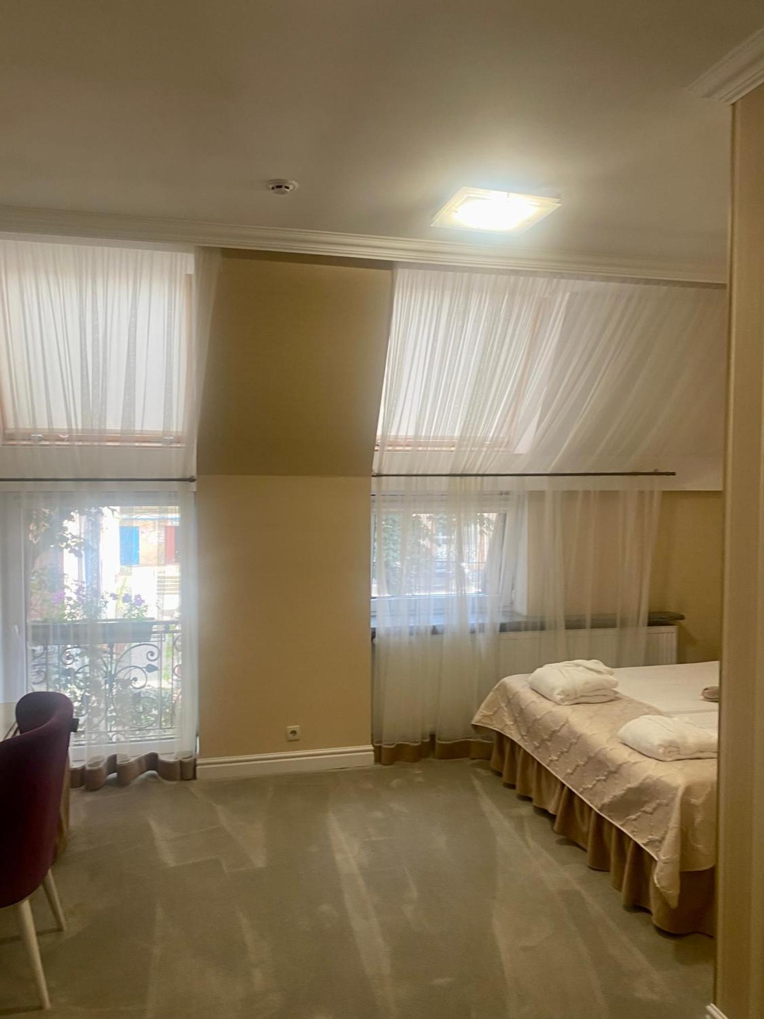 Boutique Hotel Deluxe カームヤネツィ・ポジーリシクィイ エクステリア 写真