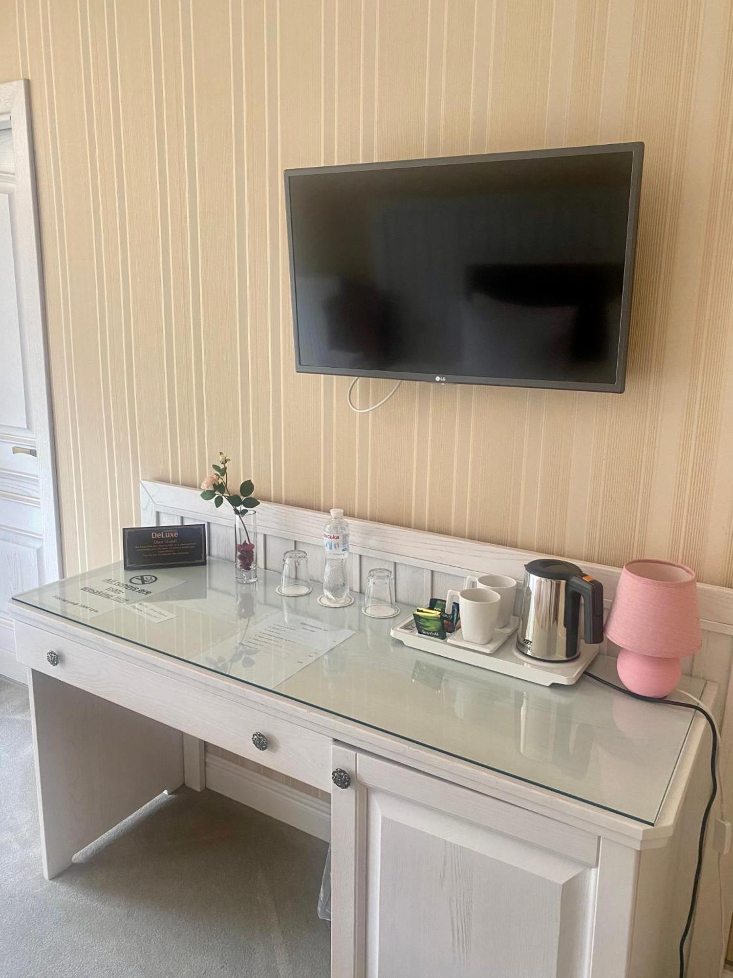 Boutique Hotel Deluxe カームヤネツィ・ポジーリシクィイ エクステリア 写真