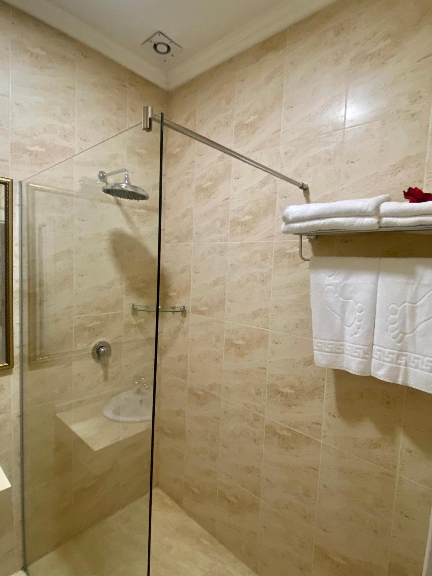 Boutique Hotel Deluxe カームヤネツィ・ポジーリシクィイ エクステリア 写真