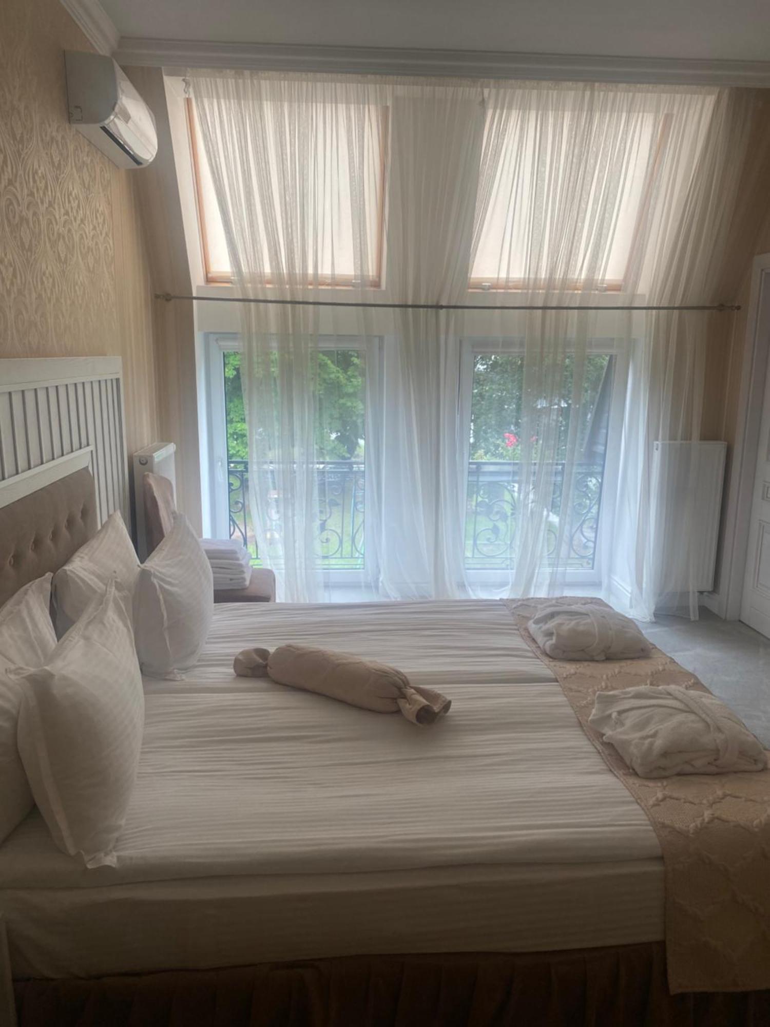 Boutique Hotel Deluxe カームヤネツィ・ポジーリシクィイ エクステリア 写真