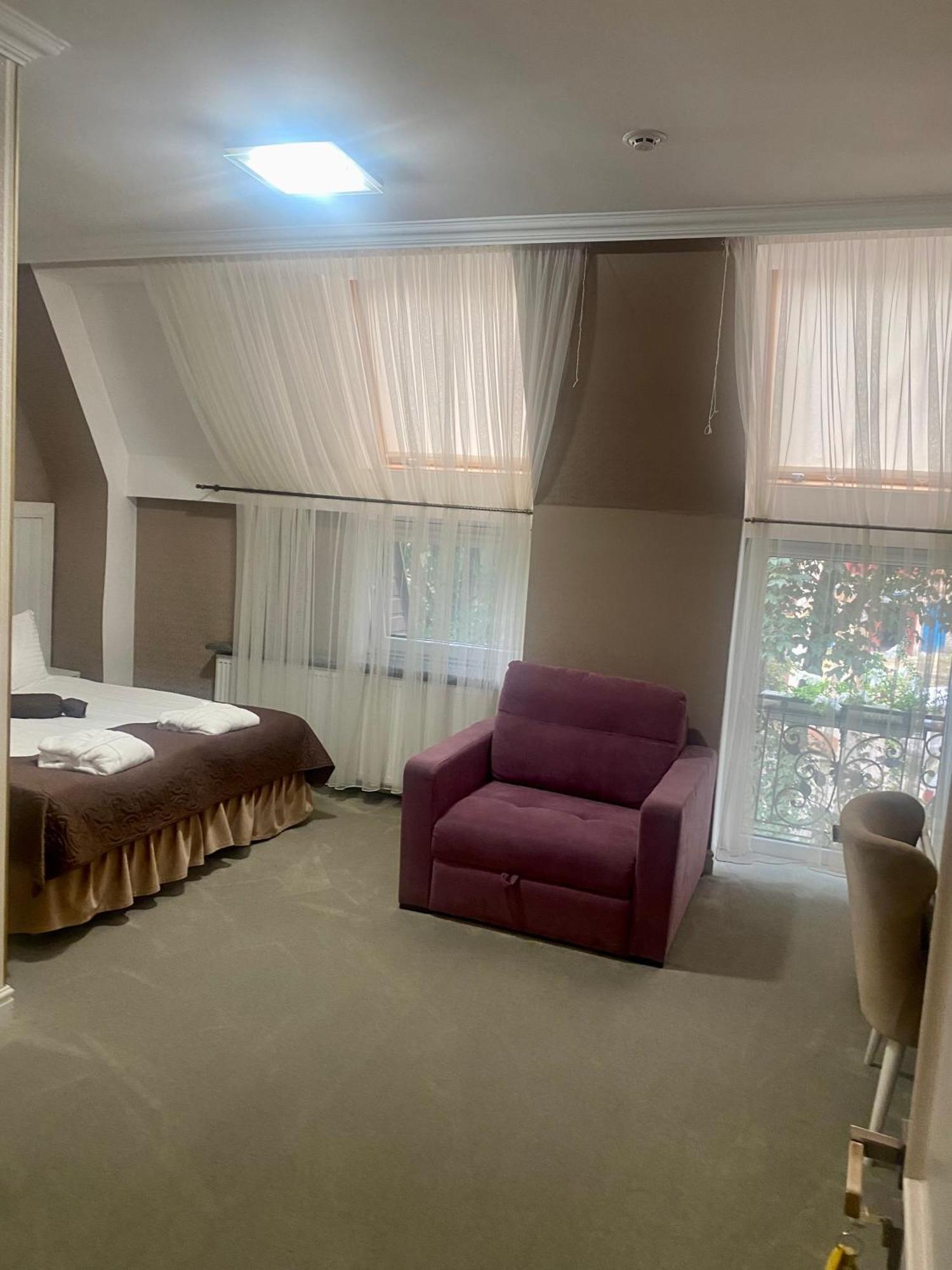 Boutique Hotel Deluxe カームヤネツィ・ポジーリシクィイ エクステリア 写真