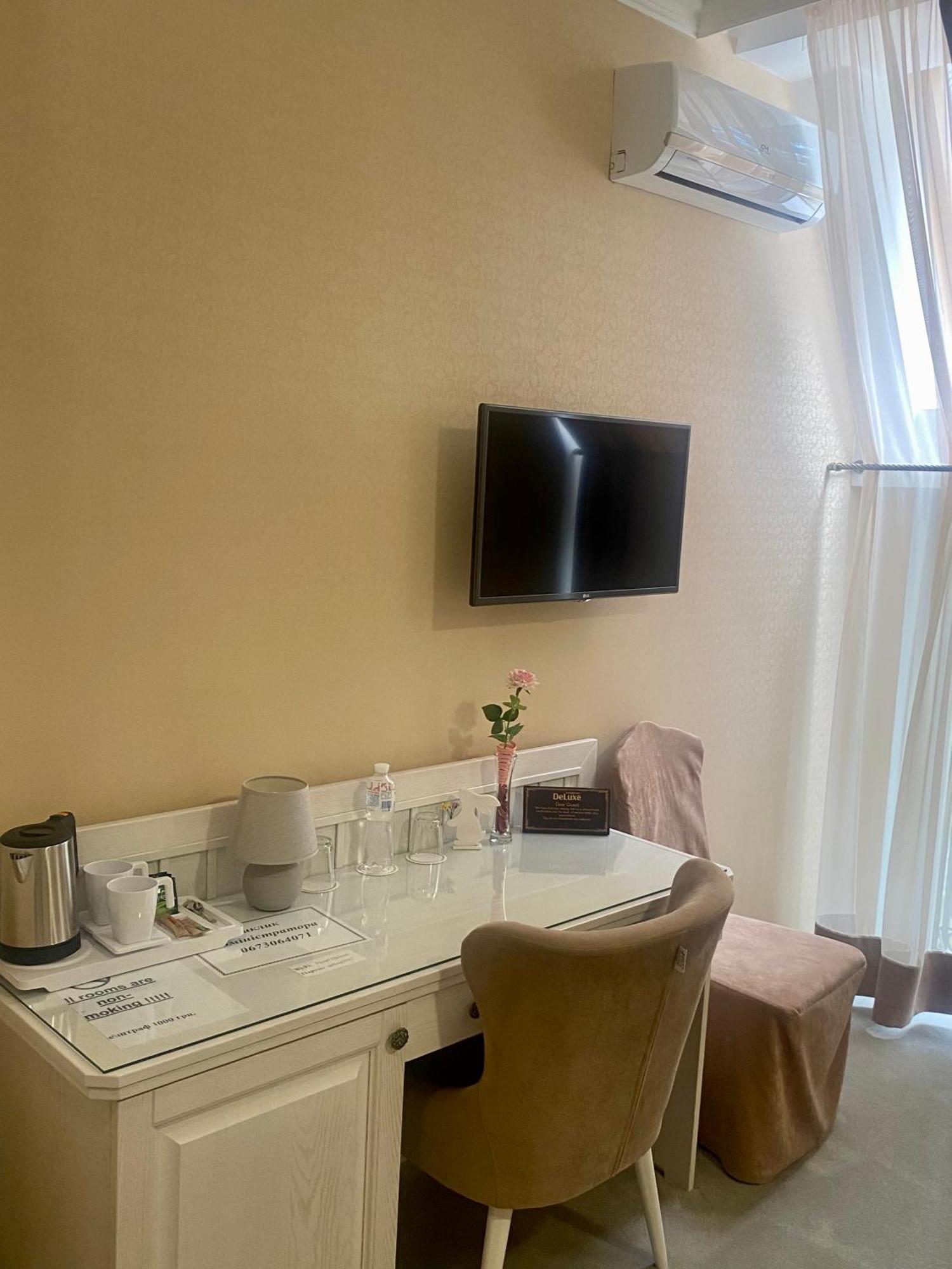 Boutique Hotel Deluxe カームヤネツィ・ポジーリシクィイ エクステリア 写真