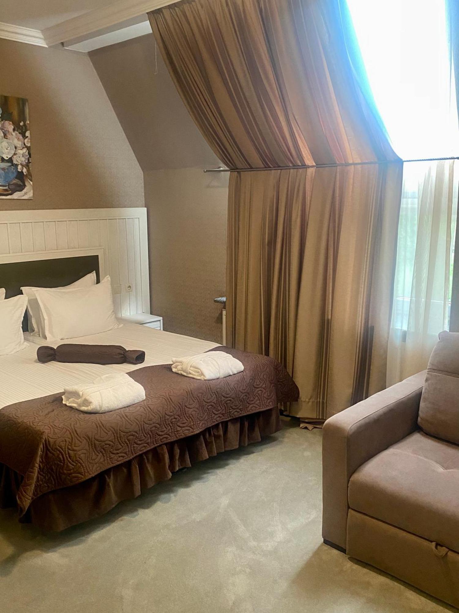 Boutique Hotel Deluxe カームヤネツィ・ポジーリシクィイ エクステリア 写真