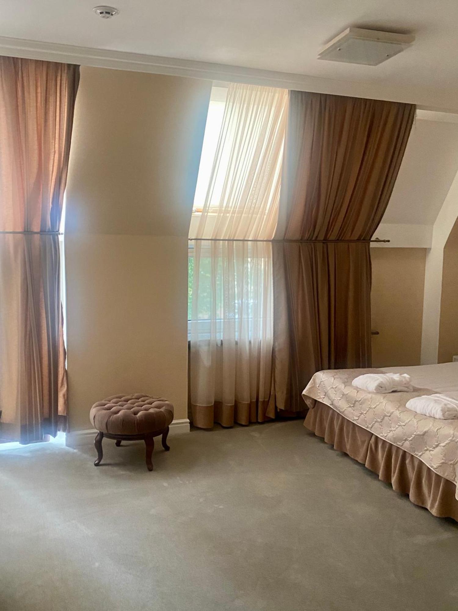 Boutique Hotel Deluxe カームヤネツィ・ポジーリシクィイ エクステリア 写真