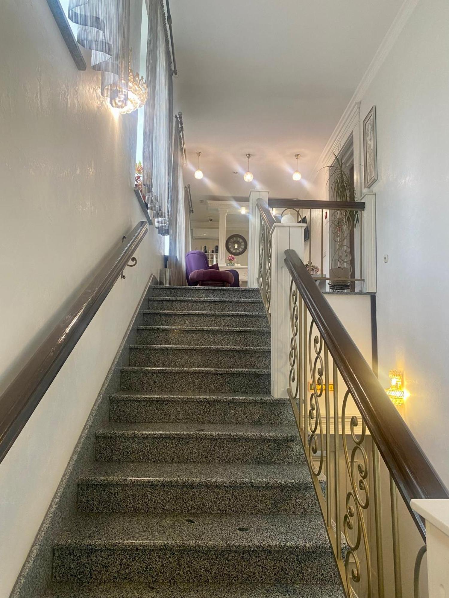 Boutique Hotel Deluxe カームヤネツィ・ポジーリシクィイ エクステリア 写真
