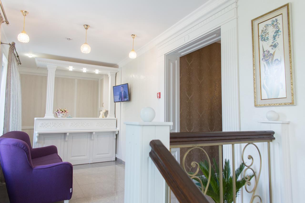 Boutique Hotel Deluxe カームヤネツィ・ポジーリシクィイ エクステリア 写真