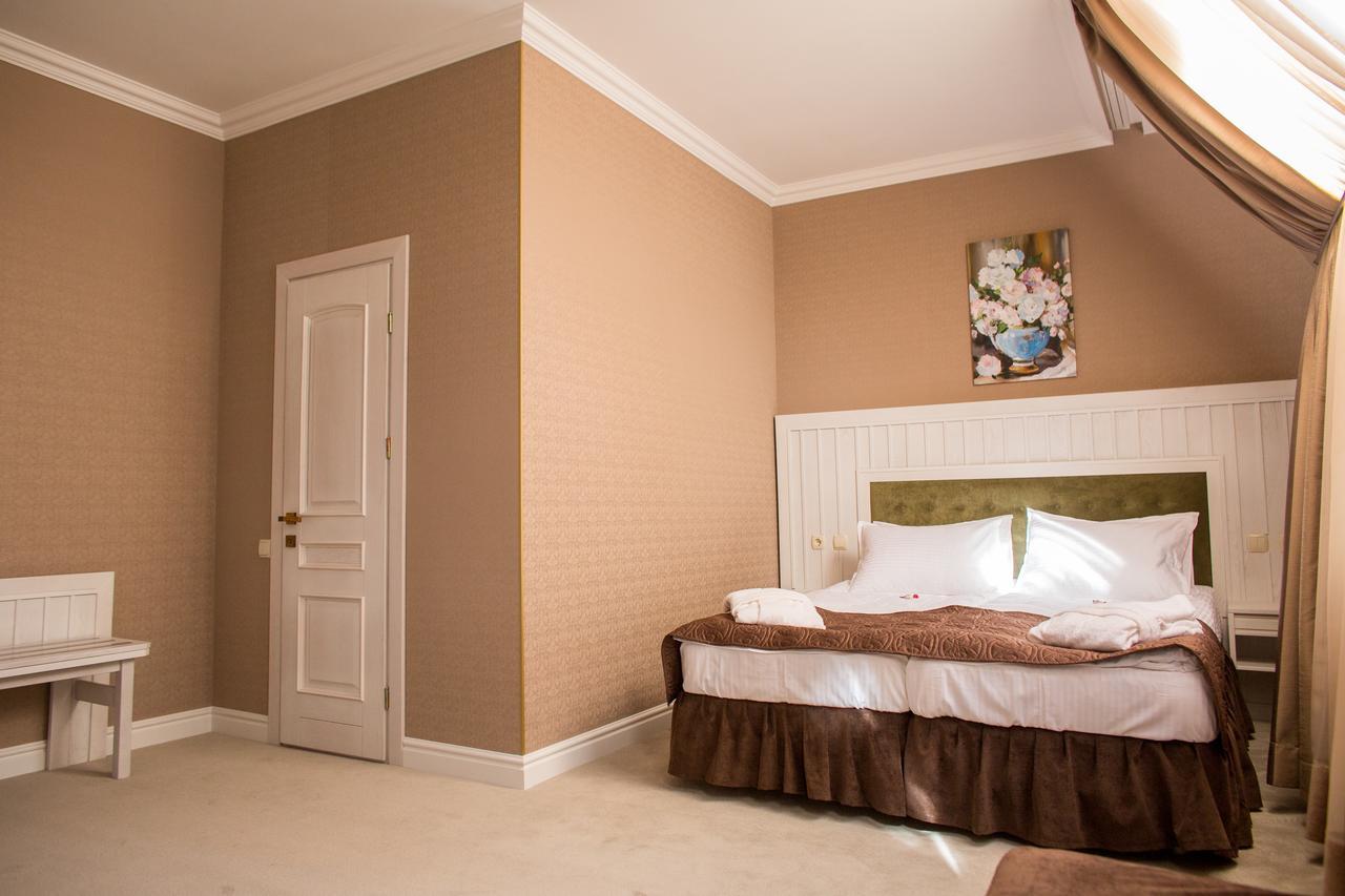 Boutique Hotel Deluxe カームヤネツィ・ポジーリシクィイ エクステリア 写真
