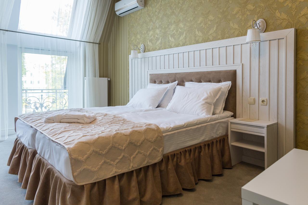 Boutique Hotel Deluxe カームヤネツィ・ポジーリシクィイ エクステリア 写真