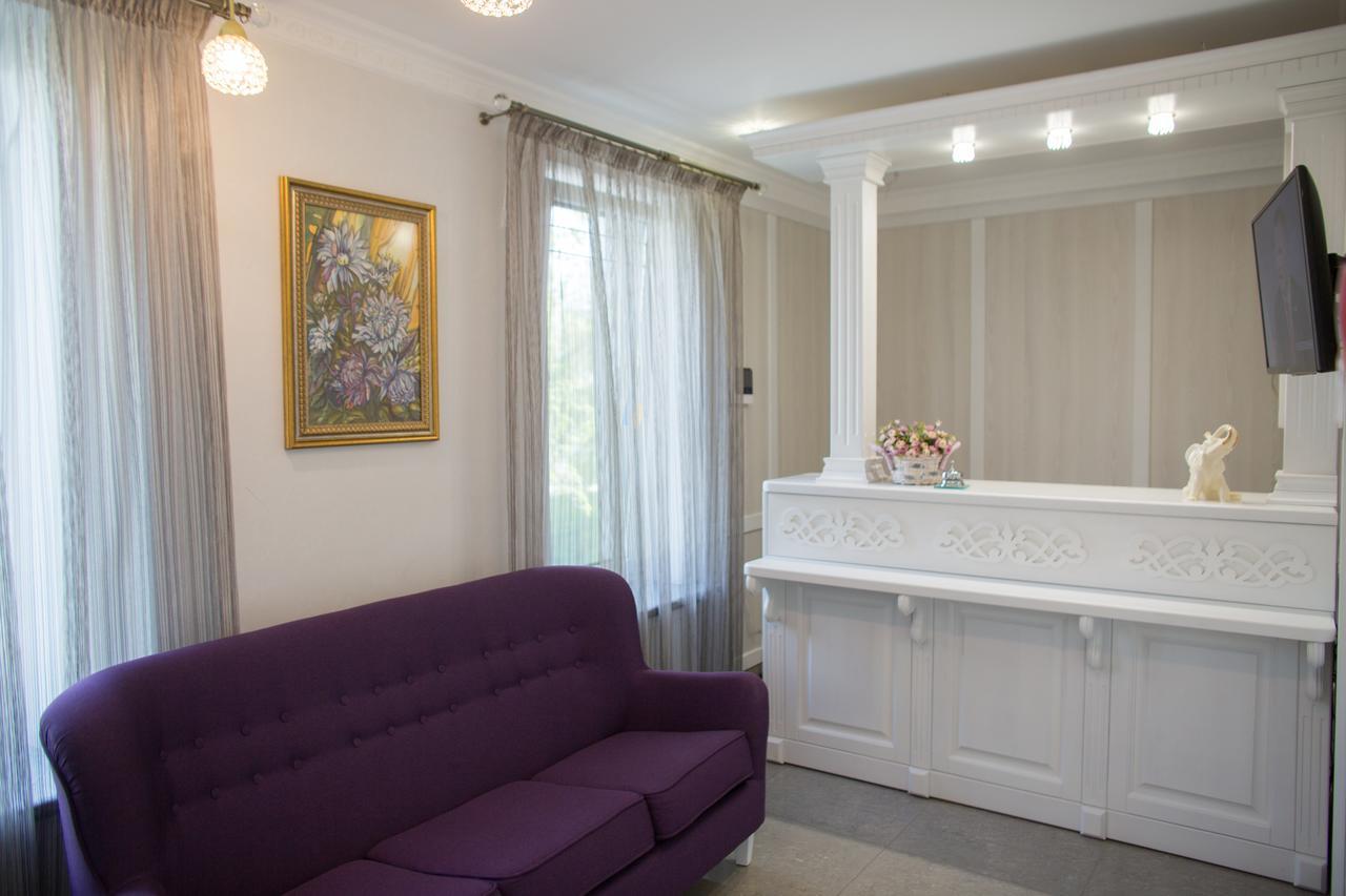 Boutique Hotel Deluxe カームヤネツィ・ポジーリシクィイ エクステリア 写真