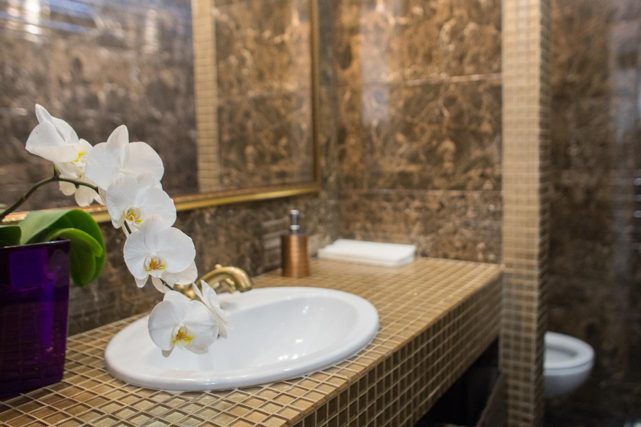 Boutique Hotel Deluxe カームヤネツィ・ポジーリシクィイ エクステリア 写真