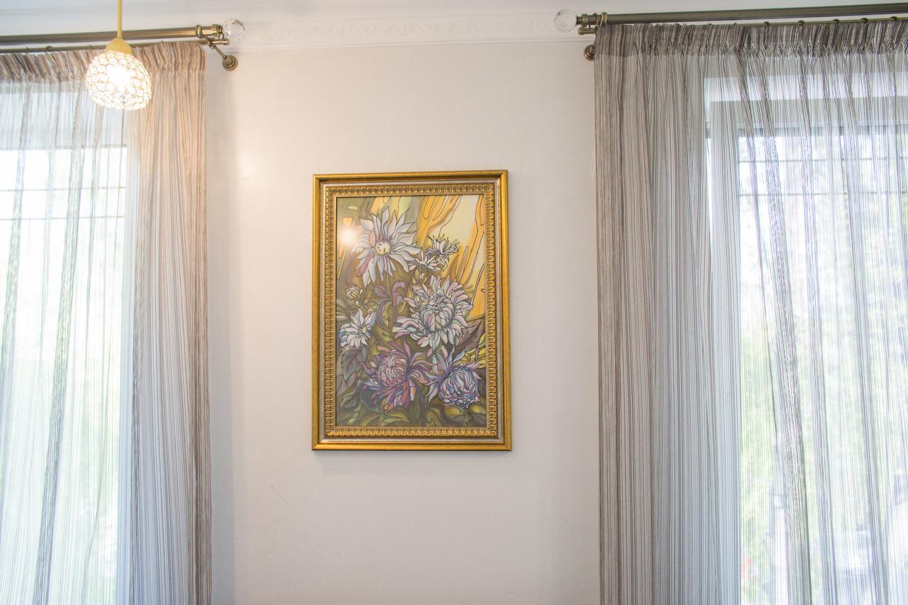 Boutique Hotel Deluxe カームヤネツィ・ポジーリシクィイ エクステリア 写真