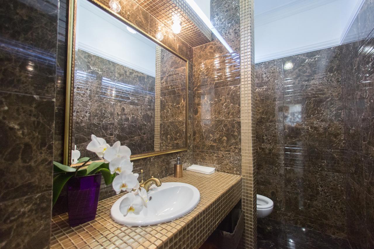 Boutique Hotel Deluxe カームヤネツィ・ポジーリシクィイ エクステリア 写真